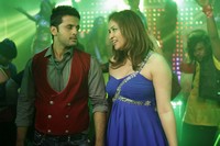 Gunde Jaari Gallanthayyinde Pub Song